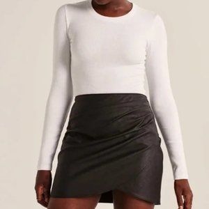 Abercrombie  & Fitch Black Vegan Leather Side Ruched Skirt Size M
